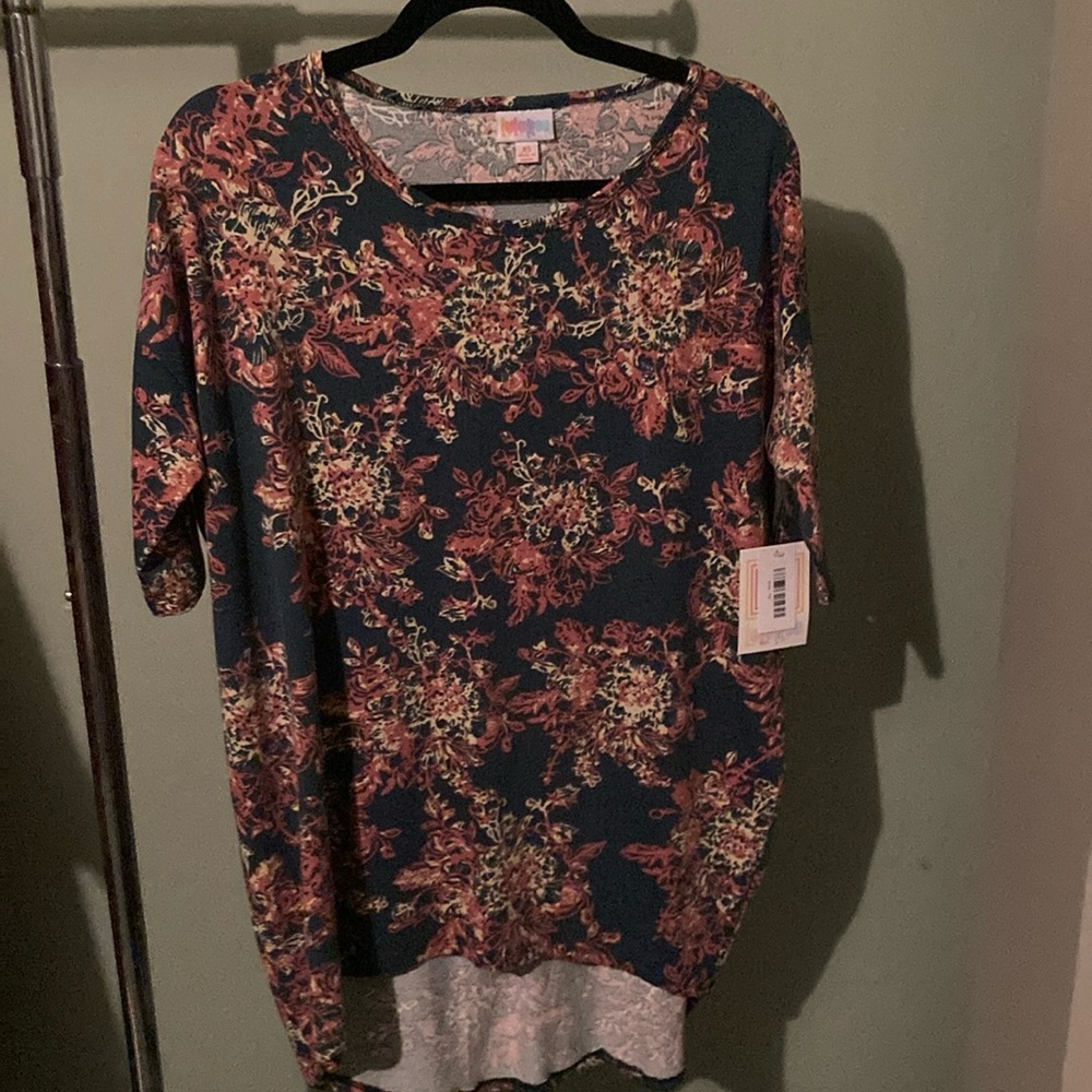 Lularoe xs green pink and cream Irma shirt
